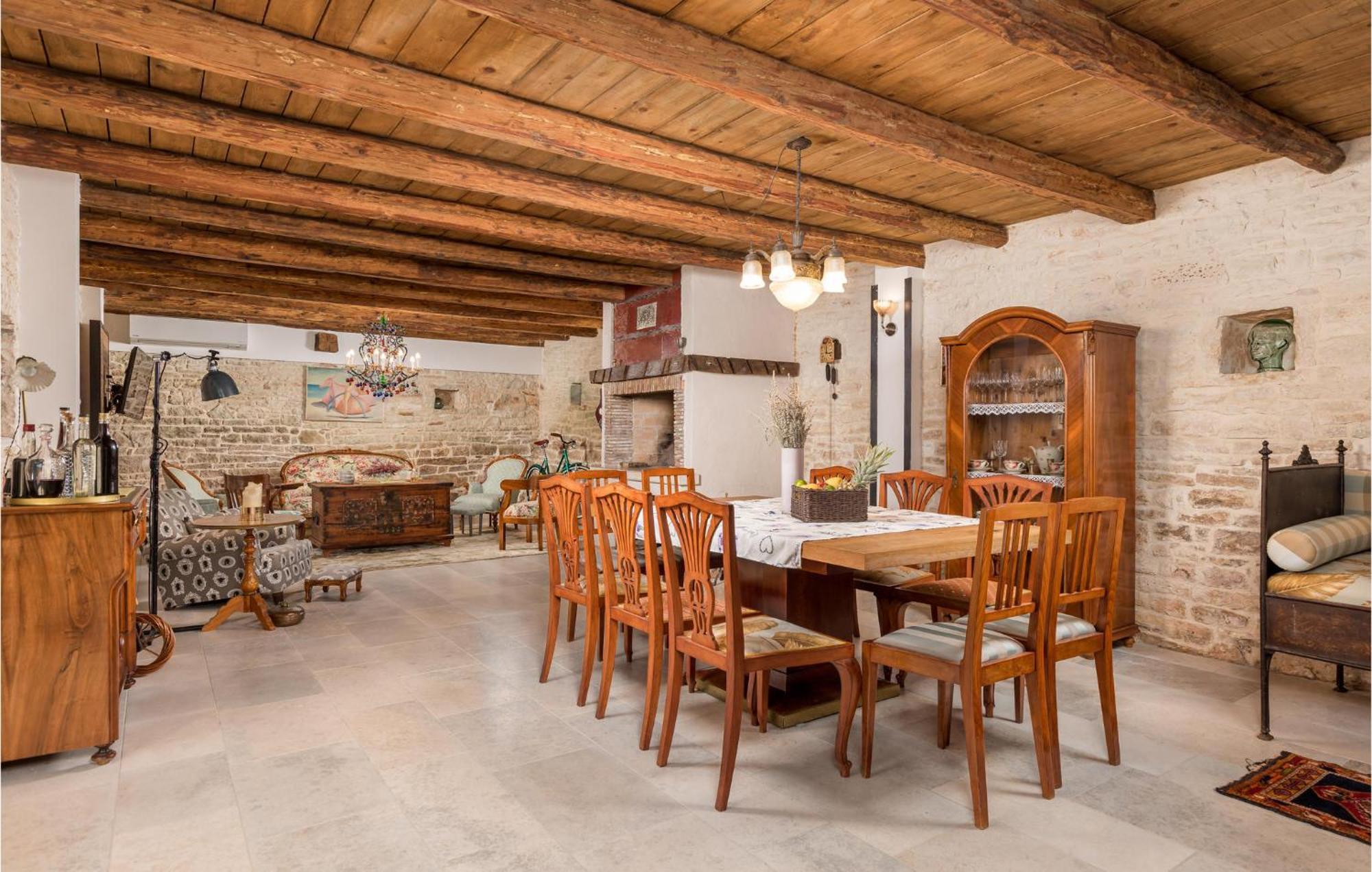 Amazing Home In Foli With Kitchen Extérieur photo