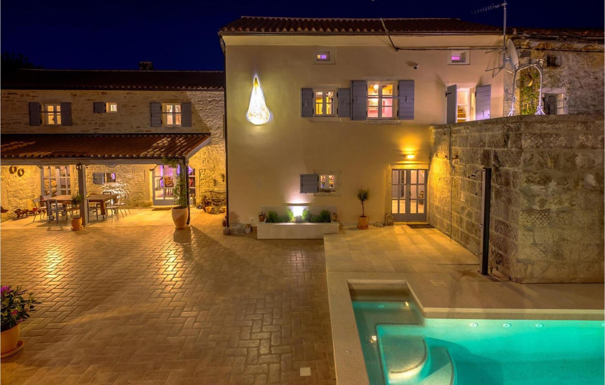 Amazing Home In Foli With Kitchen Extérieur photo