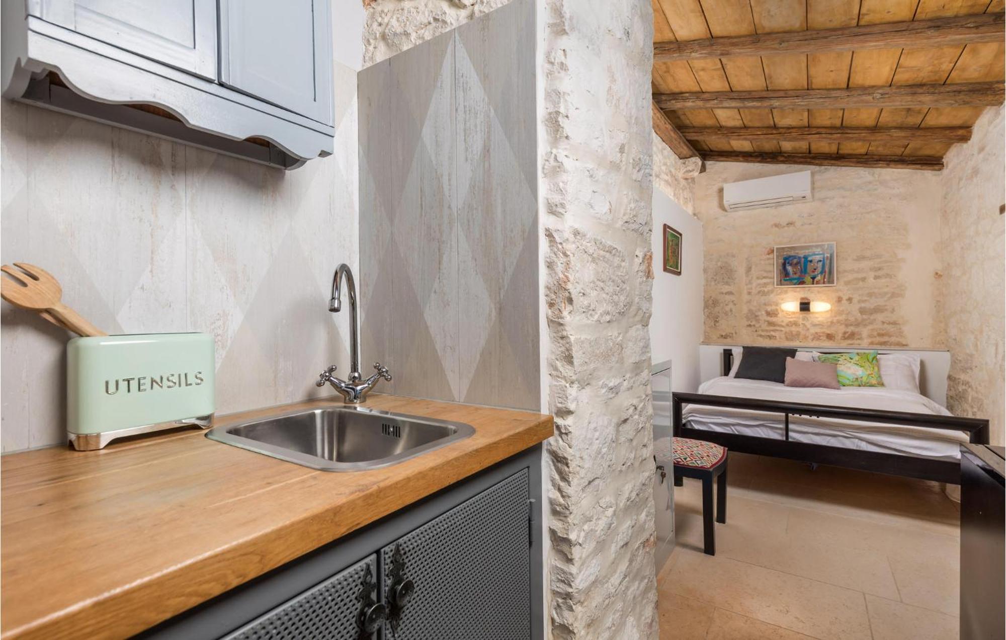 Amazing Home In Foli With Kitchen Extérieur photo