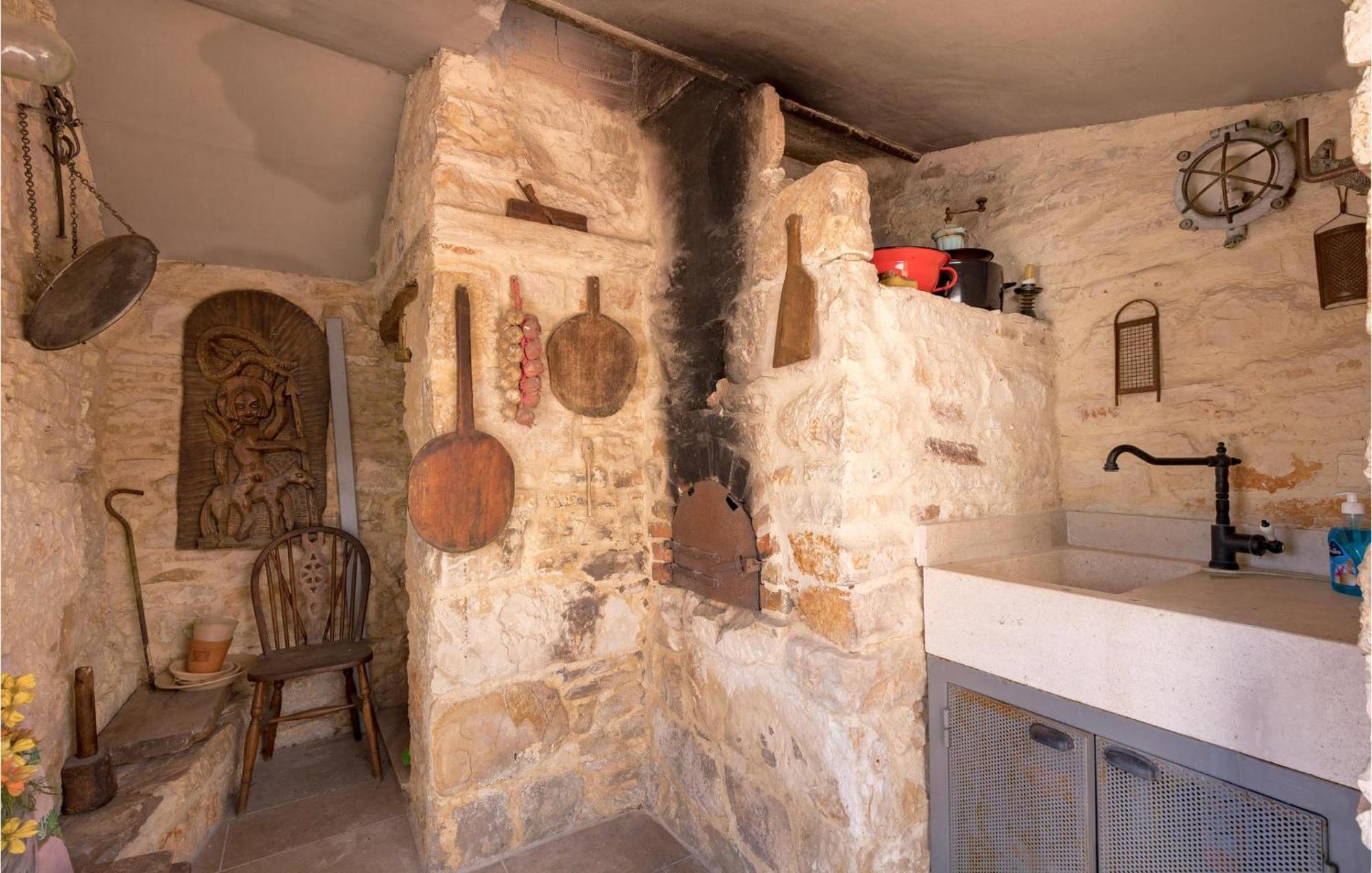 Amazing Home In Foli With Kitchen Extérieur photo